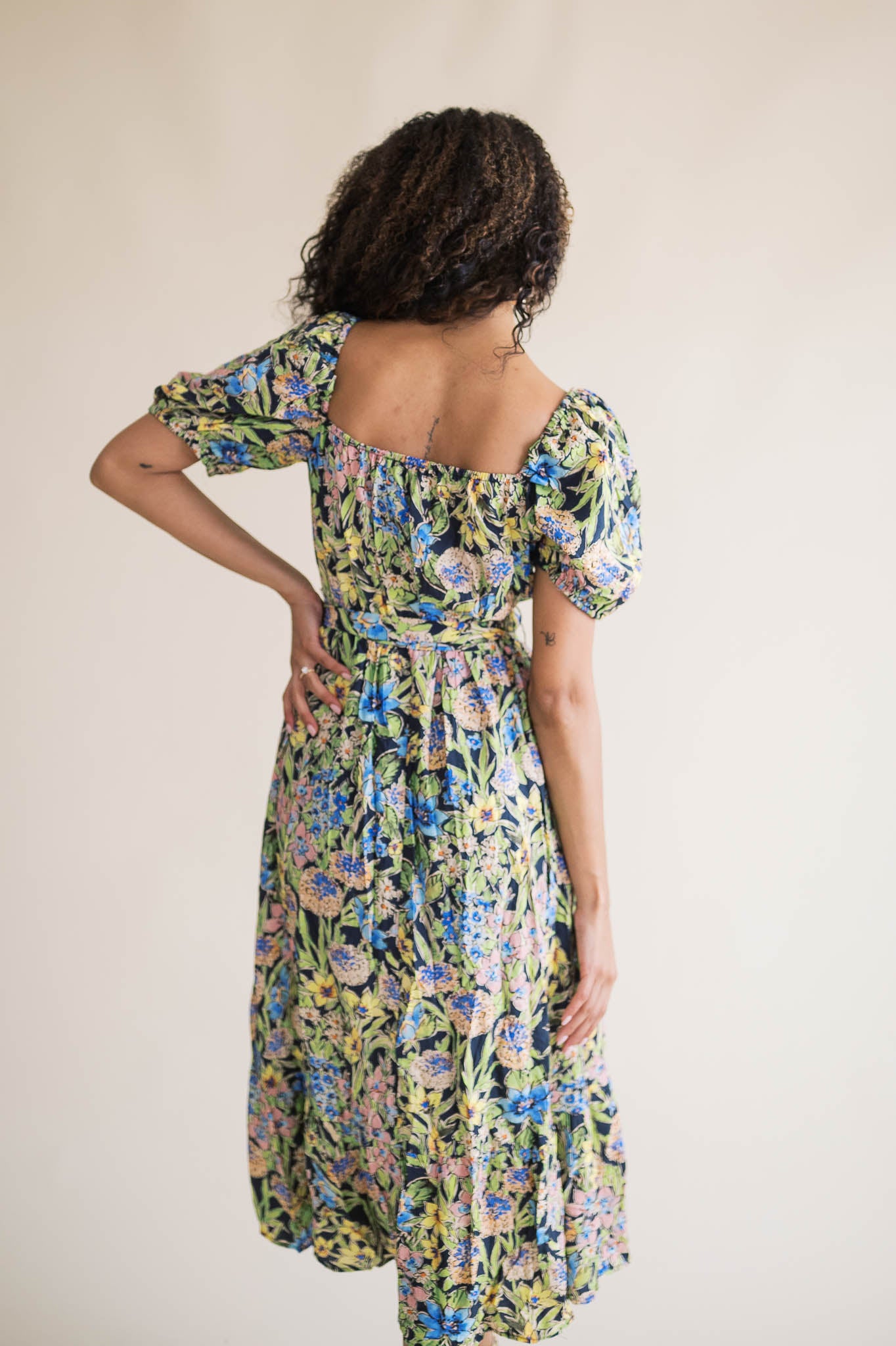 Warehouse midi dress outlet in yellow paisley print